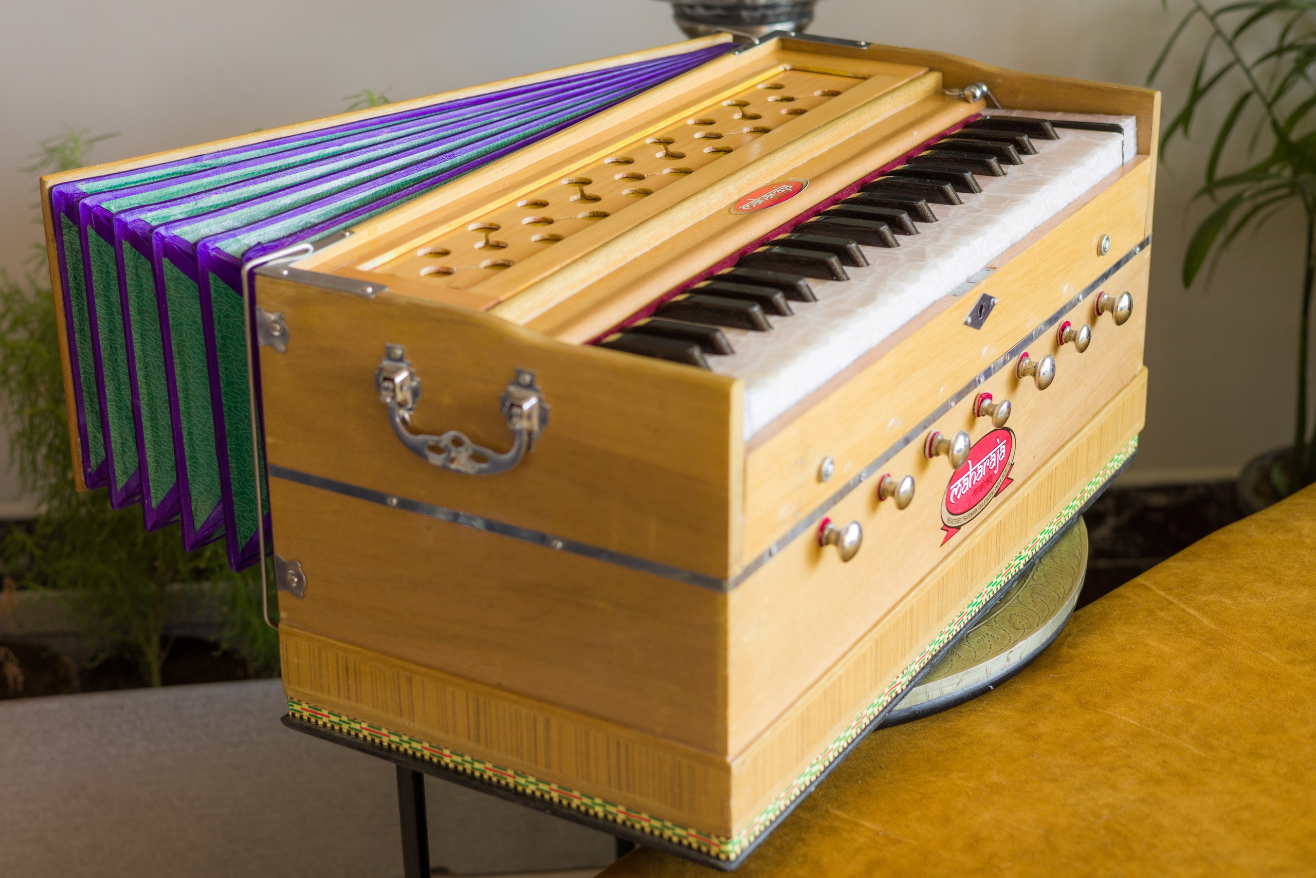 buying harmonium online, welltuned, A440, 7 Stop, standard, 3¼ Octaves