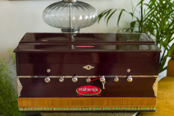 MAHARAJA MUSICALS Harmonium No. 42, Dark Mahogany, Front View, with  Cover