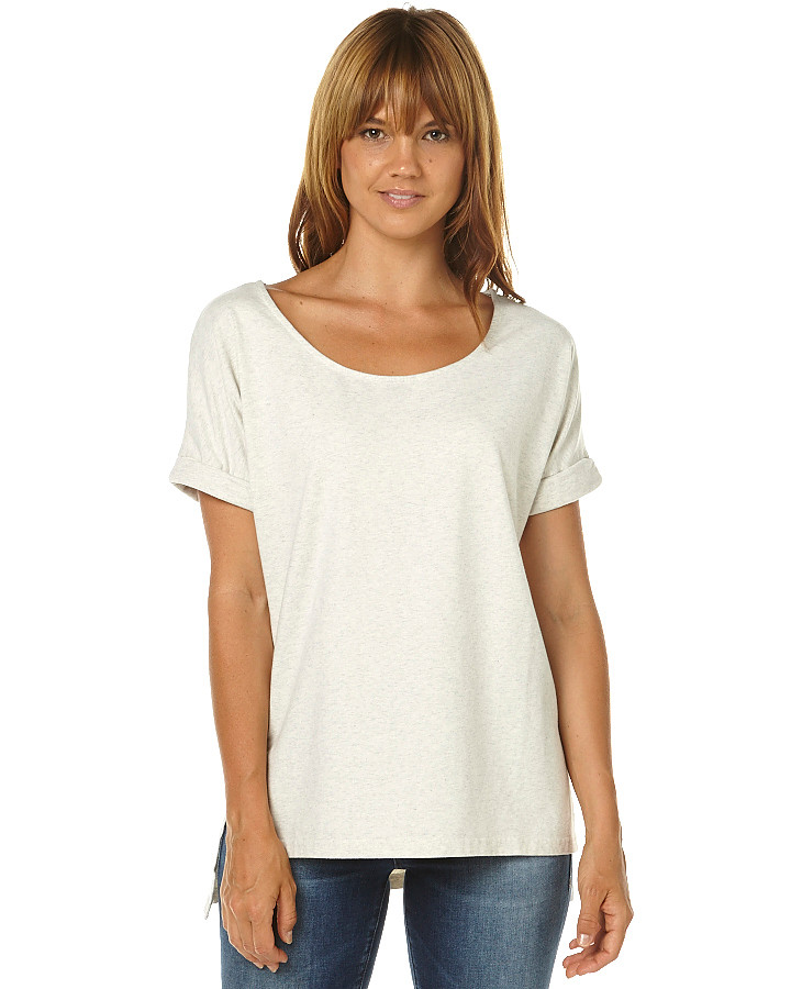 Lyndell Tee S15 by BETTY BASICS