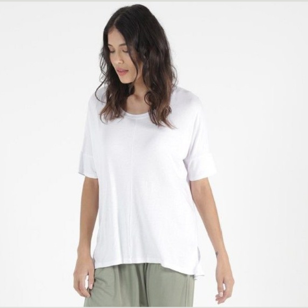 Women's Tee | Cambridge Tee | BETTY BASICS