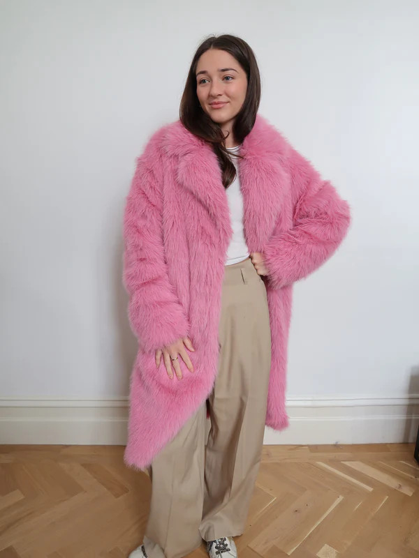 Faux Fur Coat in Fuchsia | Cinnamon Creations | @alibiOnline