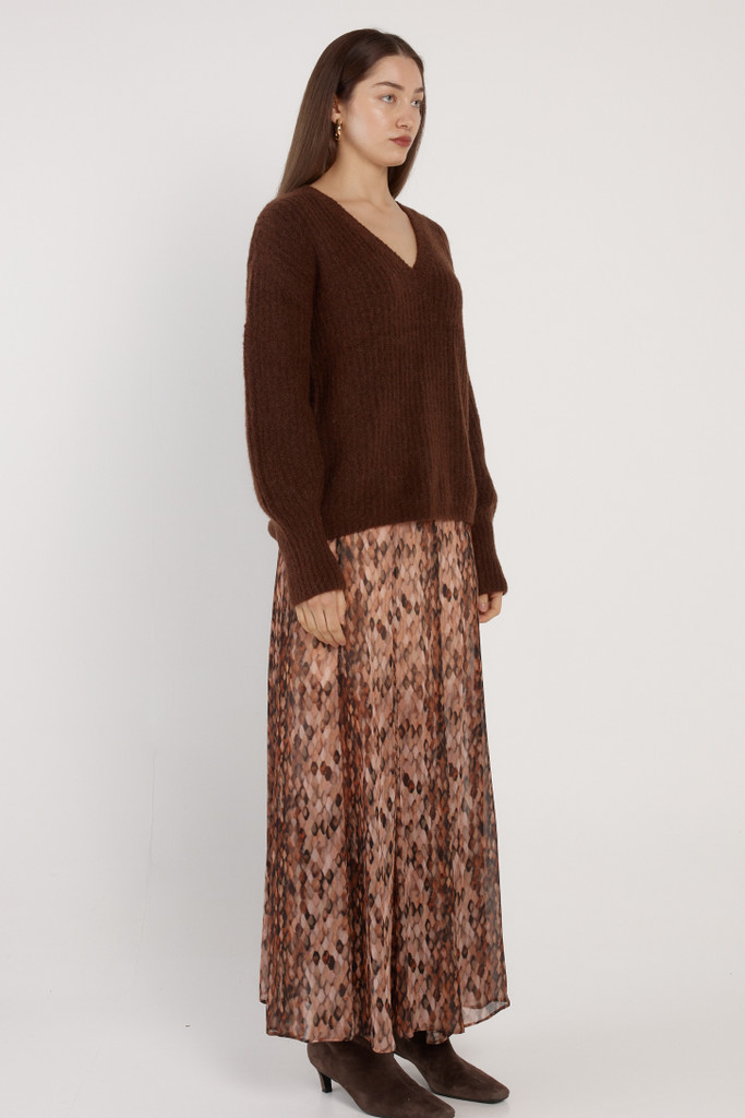 Women's Knitwear | Remy V-Neck Jumper |  Fate + Becker