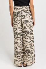Women's Pant | Saffra Relax Leg Jean | BETTY BASICS