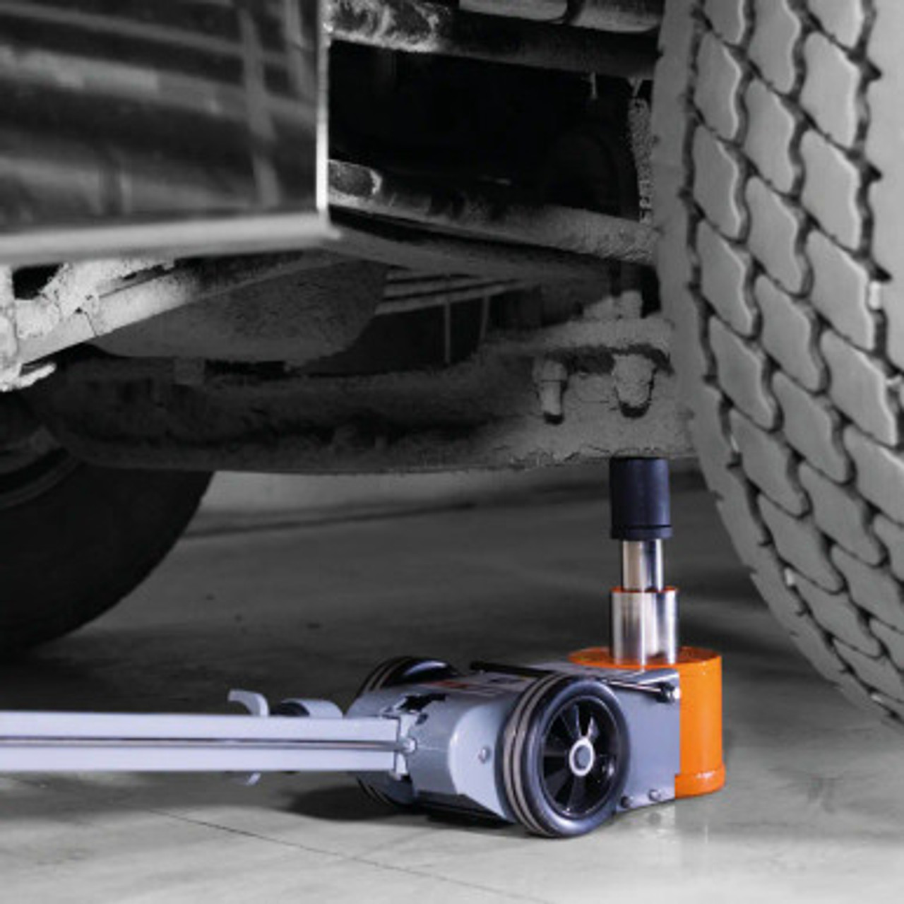 33 Ton Professional Air/Hydraulic Floor Jack