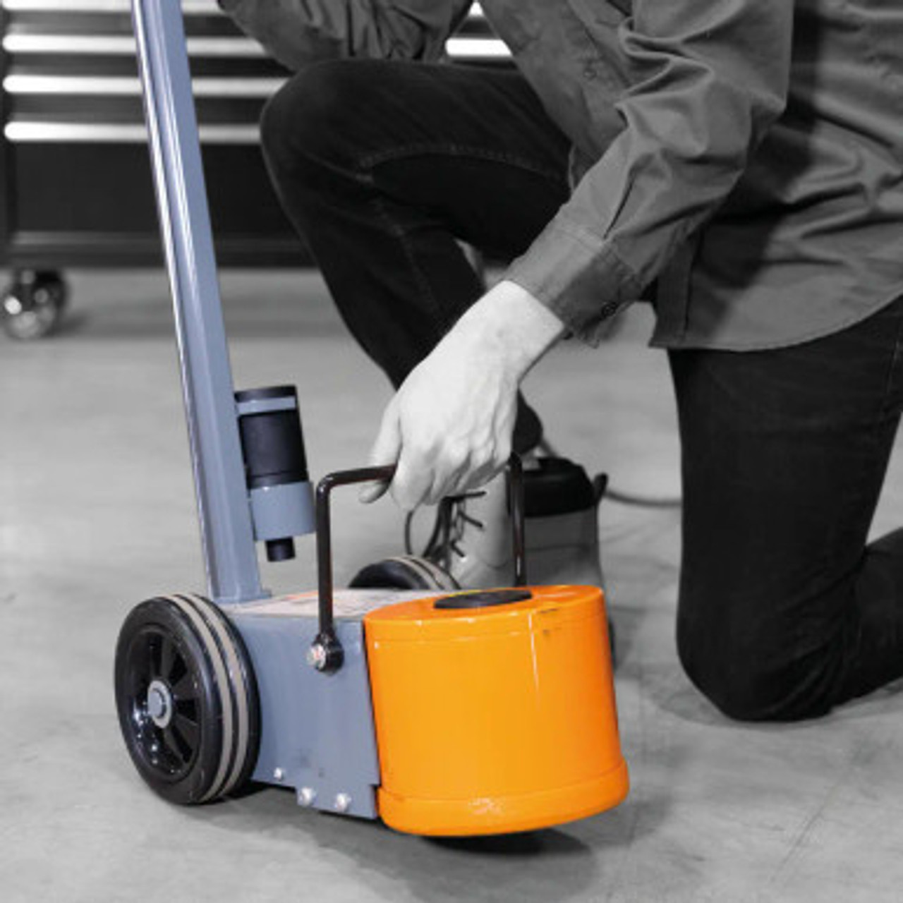 33 Ton Professional Air/Hydraulic Floor Jack