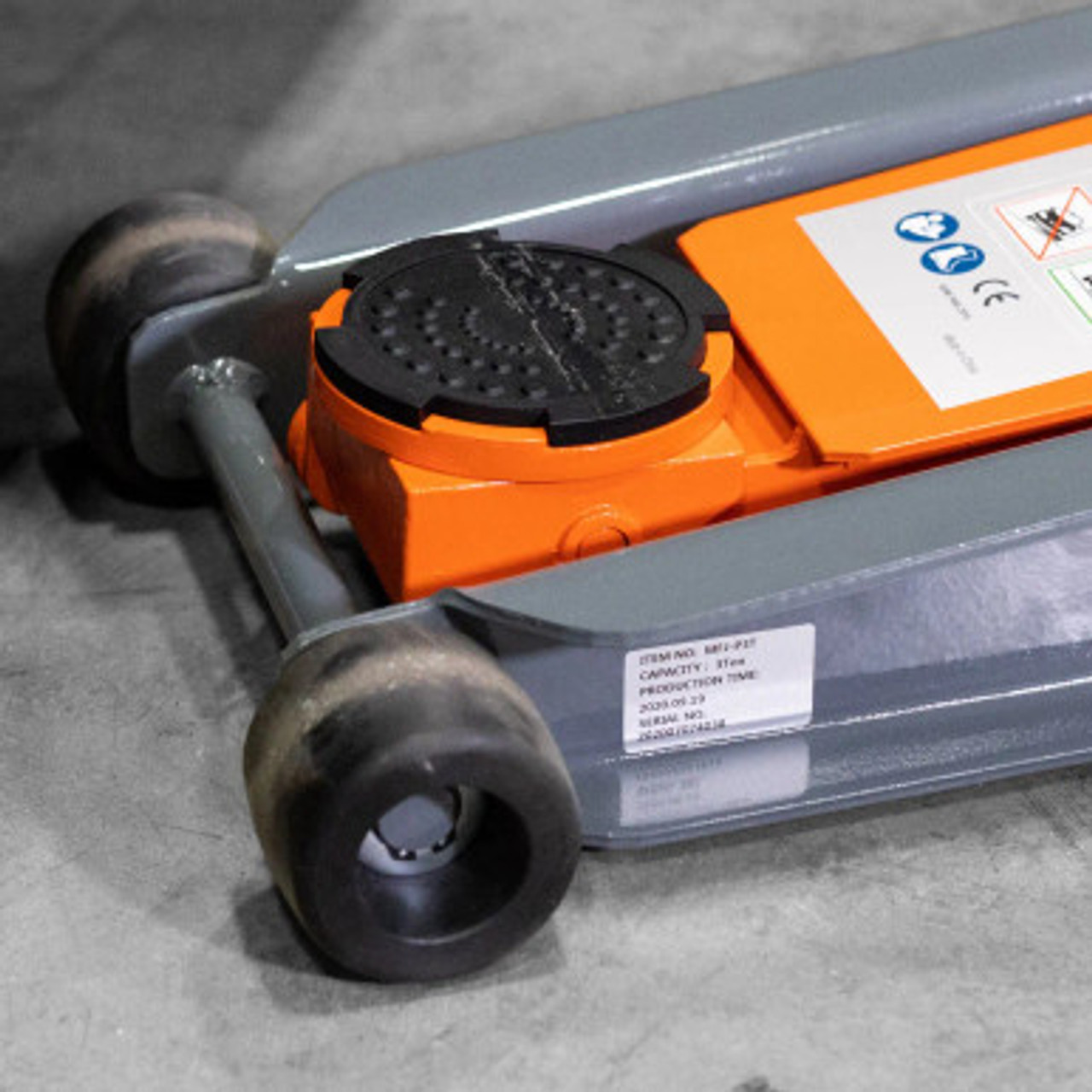 2 Ton - Professional Long Reach Floor Jack 2 Ton - Professional Long Reach Floor Jack