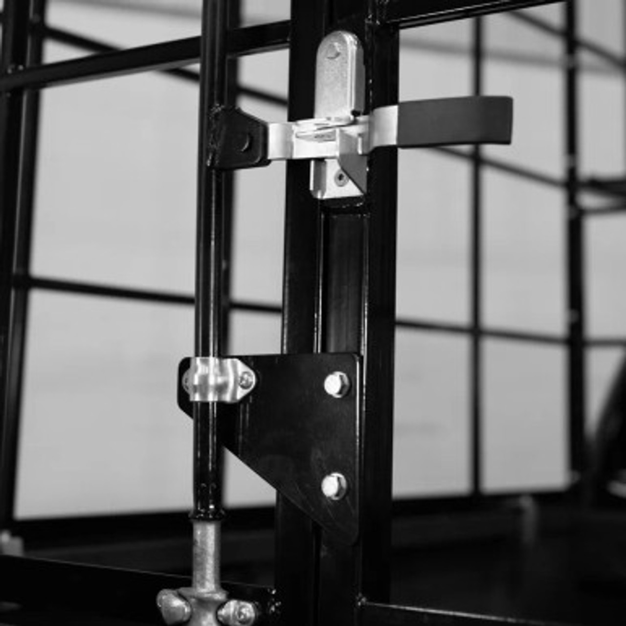 Xpeditor M-100 - pickup truck tire cage Xpeditor M-100 - pickup truck tire cage
