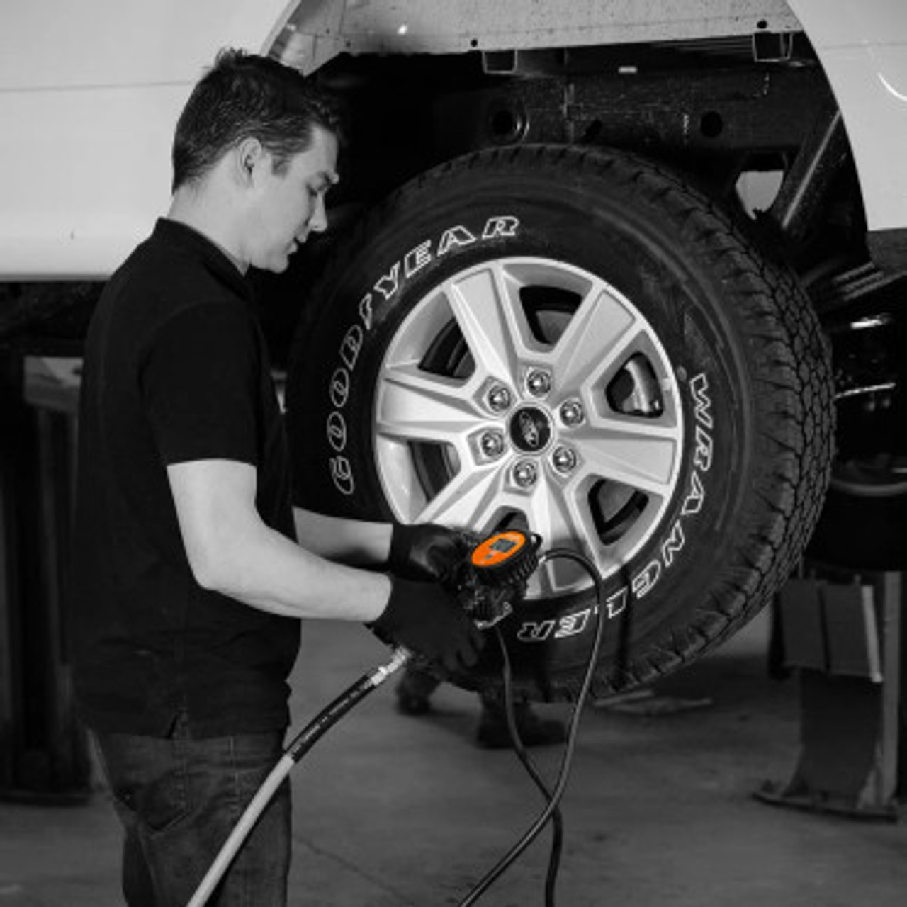 Handheld digital tire inflator - Flate Mate Handheld