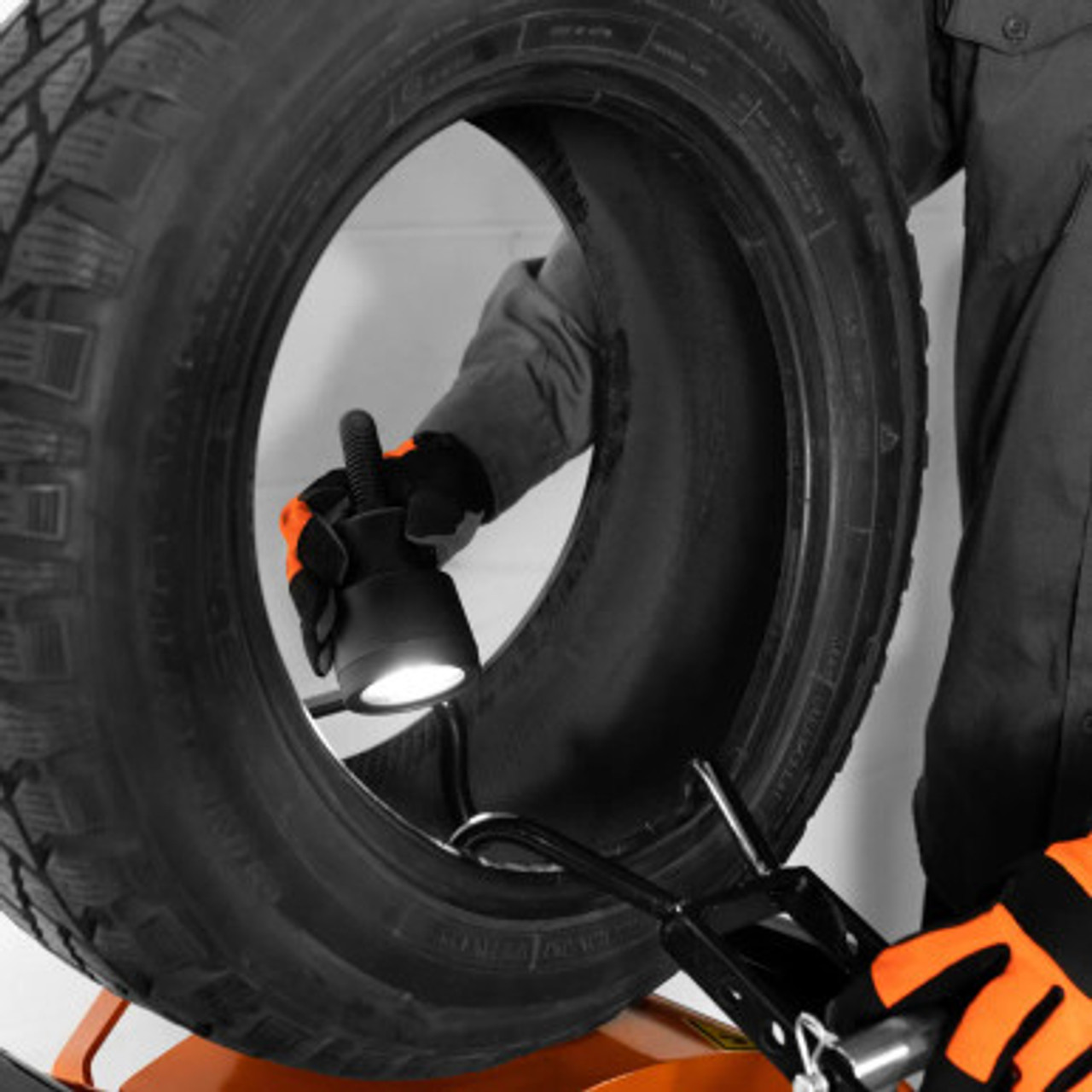Pneumatic PCR, SUV & LT tire spreader