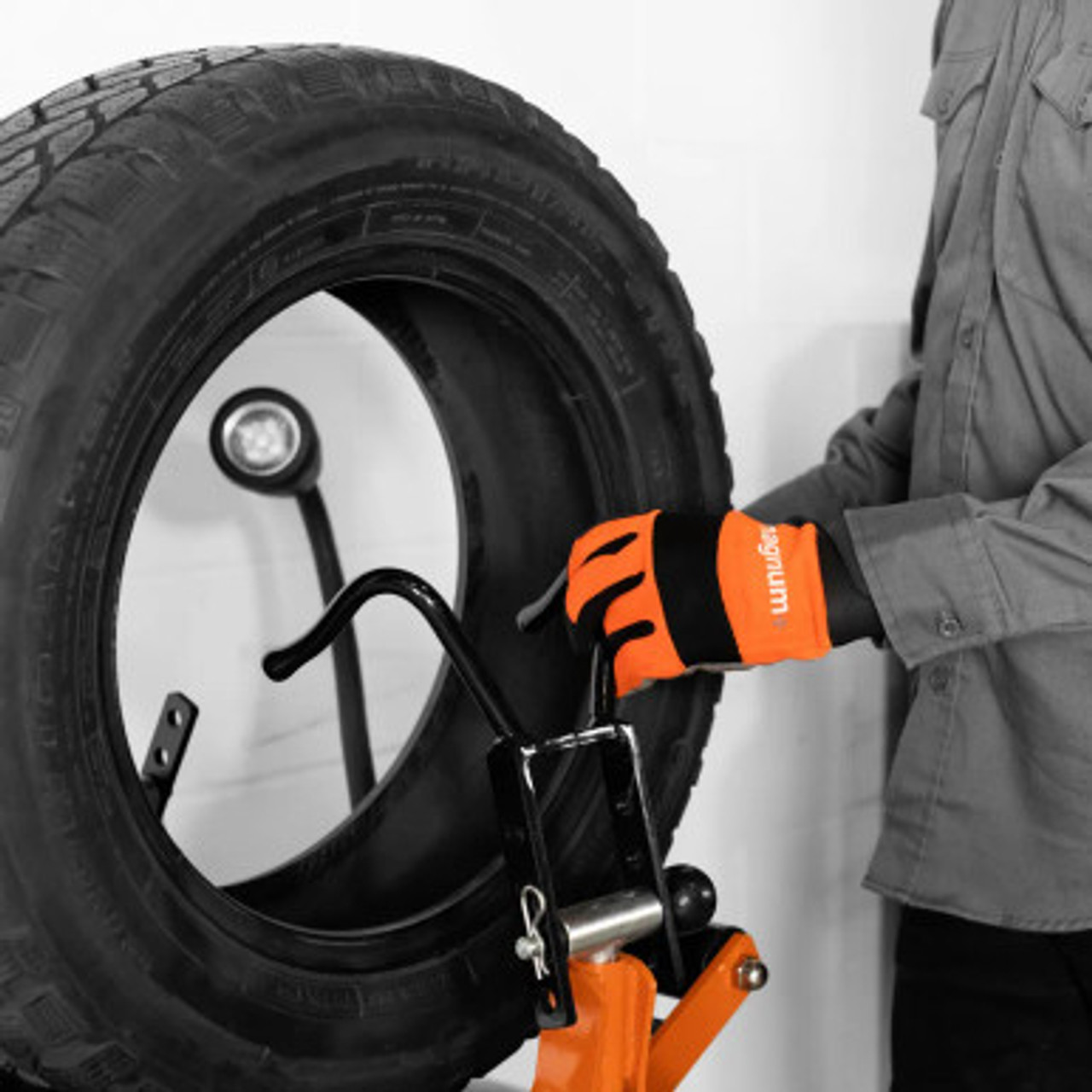 Pneumatic PCR, SUV & LT tire spreader