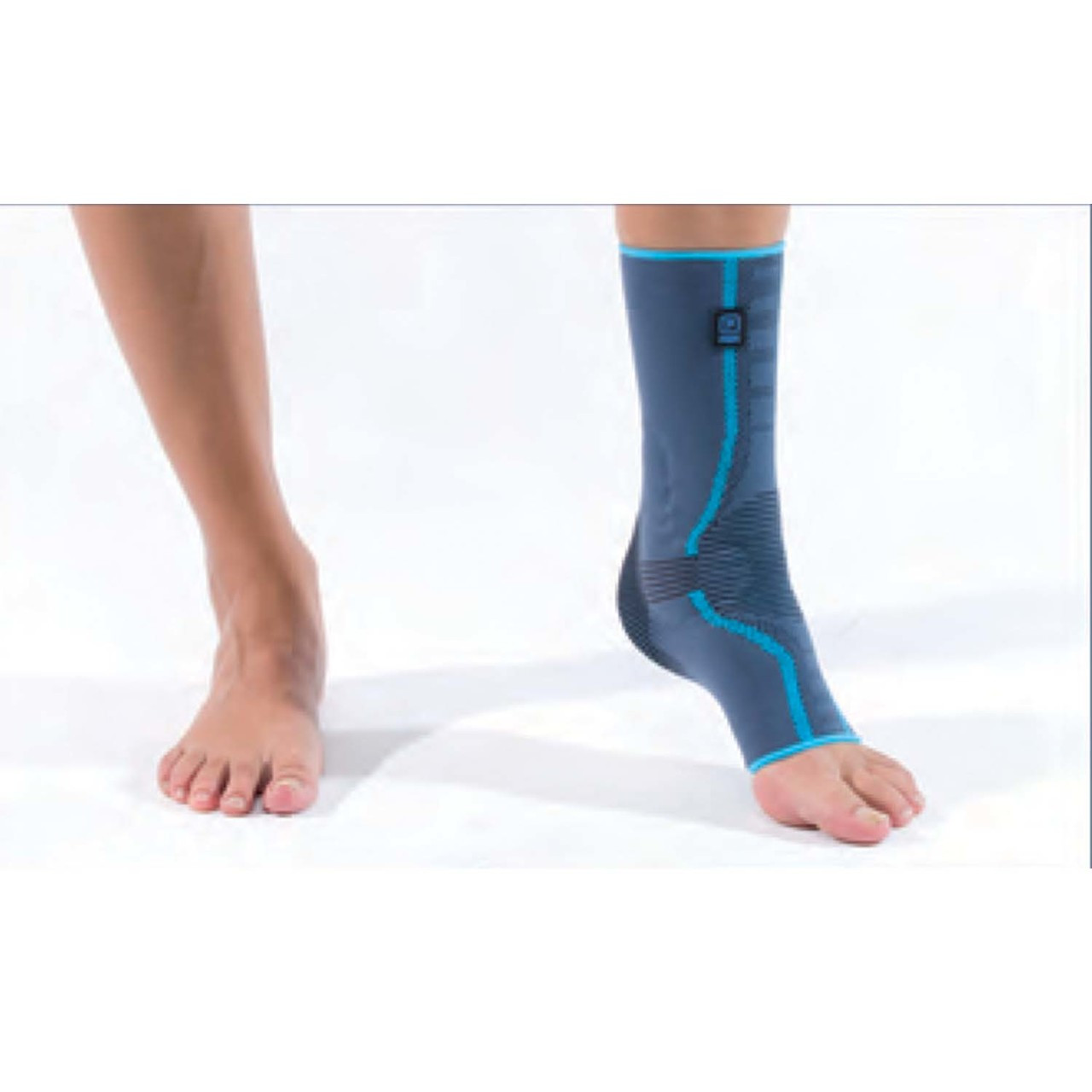 P705 Aqtivo Sport Elastic Ankle Brace with Malleolar Pads