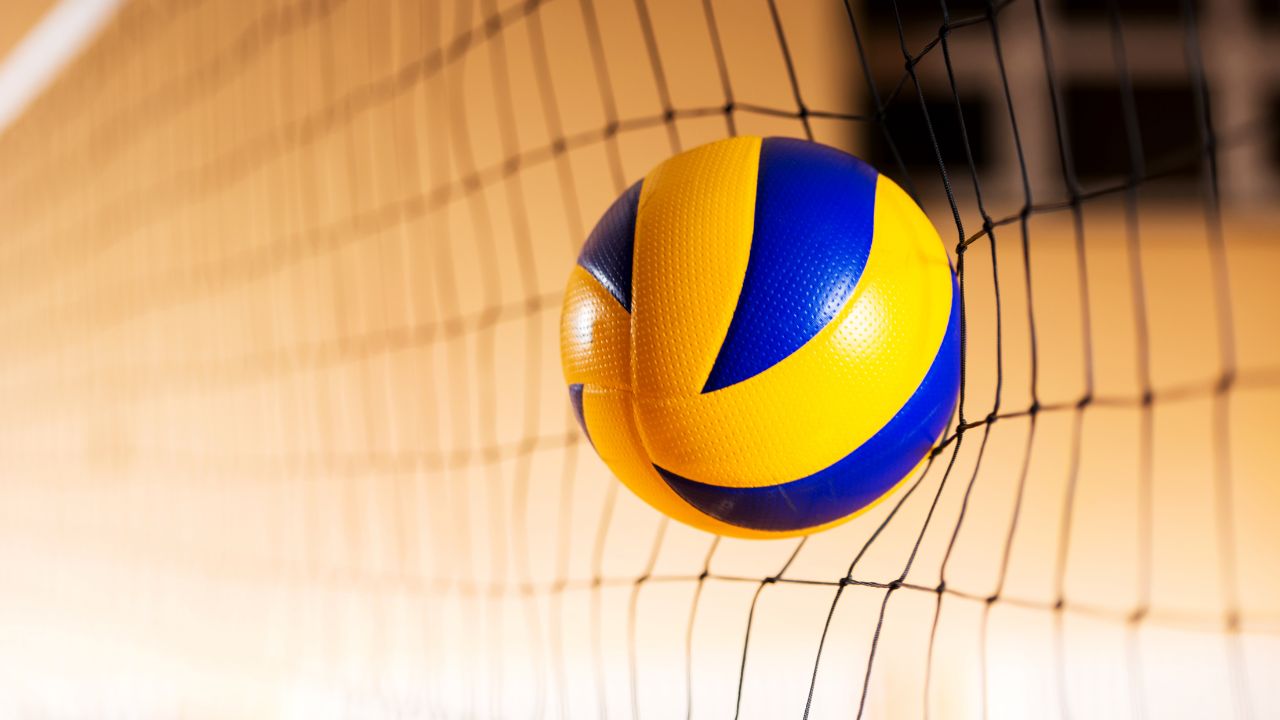 What Should I Look For When Buying A Volleyball Net For Outdoor Use Vs. Indoor Use?