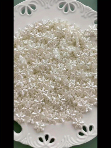 50pcs White Snowflake Acrylic Charms