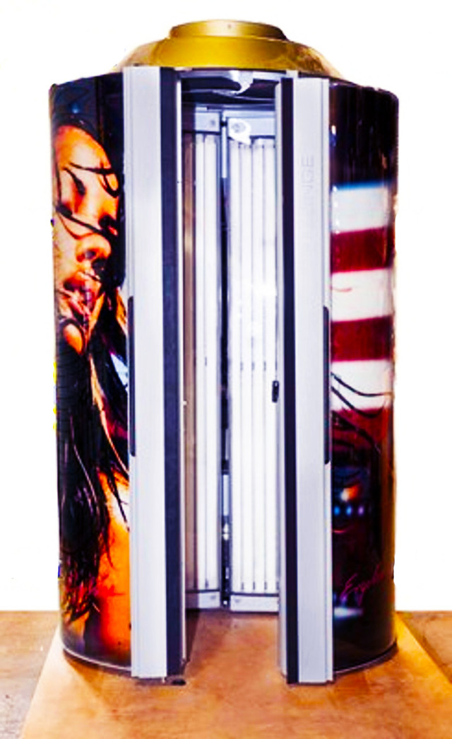 ERGOLINE Model LOUNGE** PREOWNED StandUp Tanning Booth