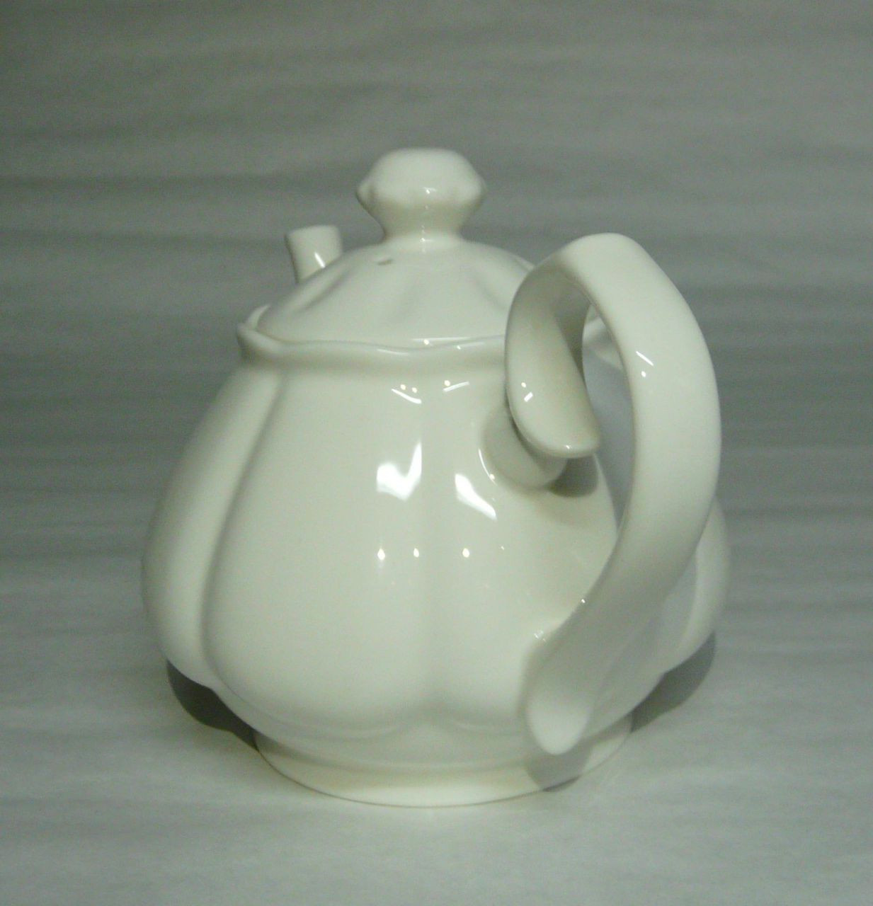 White 2Cup Porcelain Teapot 18 oz. Screen Tea, Inc.
