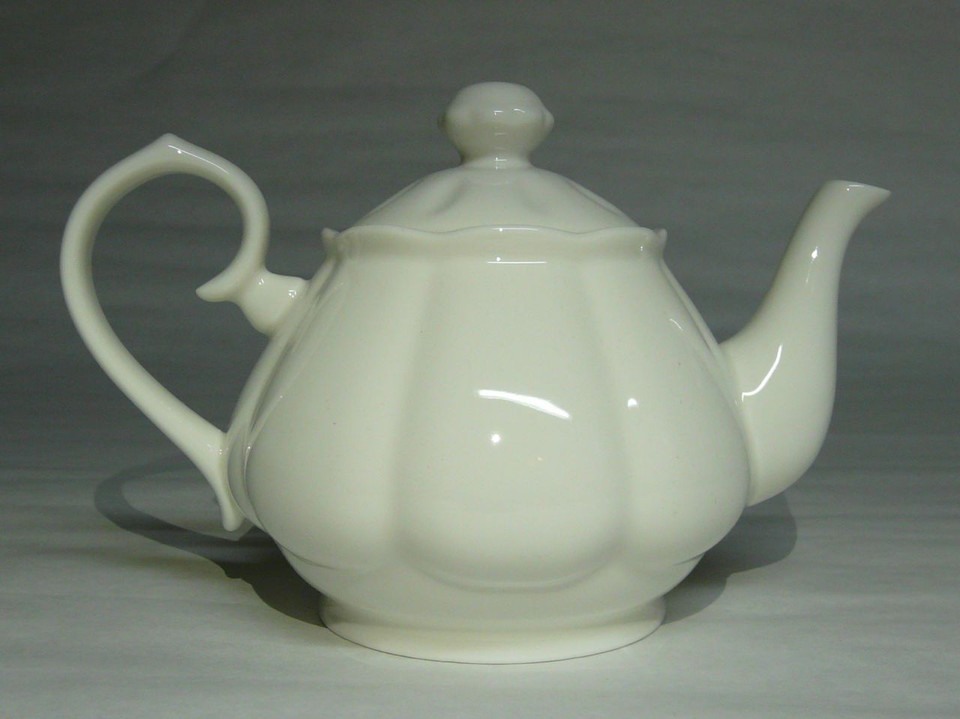 White 2Cup Porcelain Teapot 18 oz. Screen Tea, Inc.