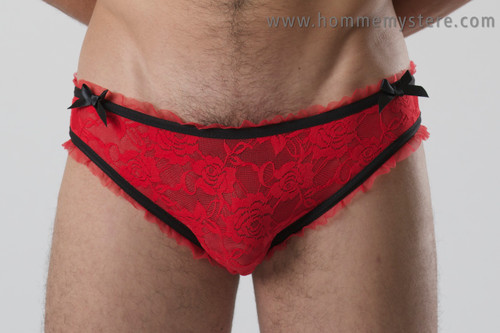 Mid cut panty with mesh lining dyed the same colour as the panty.  Frilly edge on the outside the elastic.
