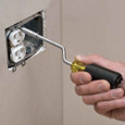 Klein Tools 67100 Multi-Bit Screwdriver, 2-in-1 Rapi-Drive Phillips and Slotted Bits