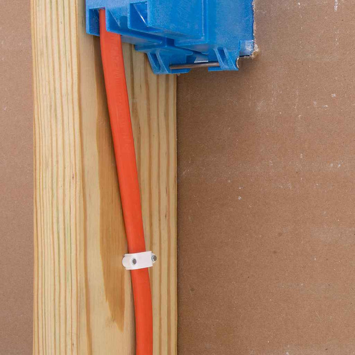 Metallics CS50V Staples 1/2 Wht Insul 2-Nail Stpl Plastic (Box 500)