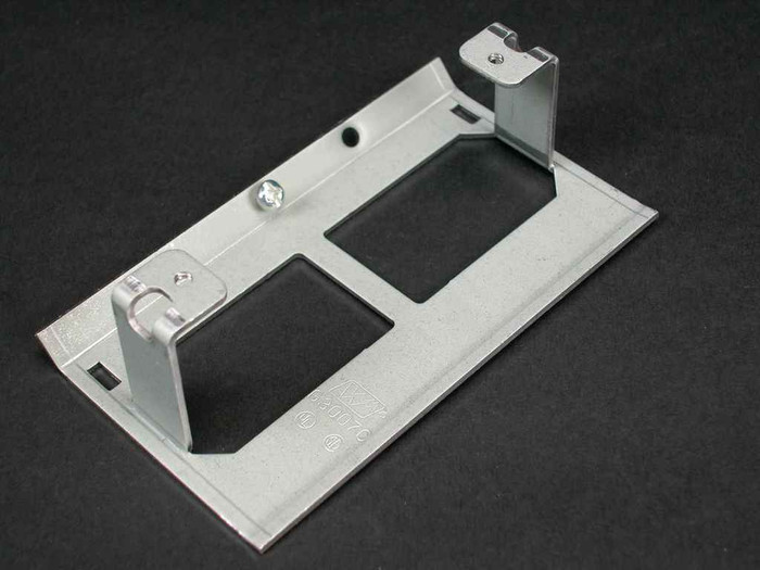 Wiremold G3007C 3000 Series Device Bracket Fitting - Steel Construction with Single-Gang Compatibility