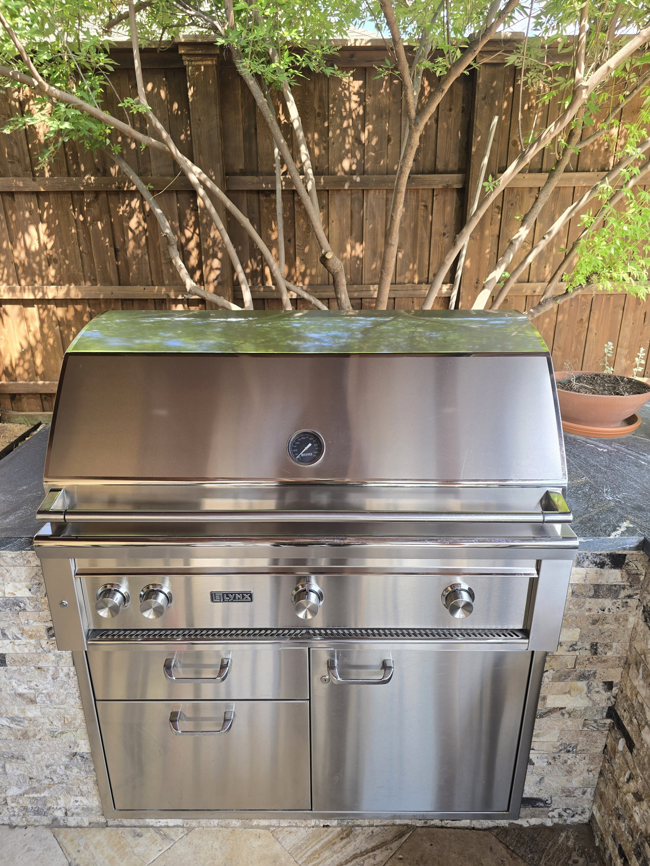 The same Lynx built-in grill and stainless cabinets after cleaning, with a bright, even finish