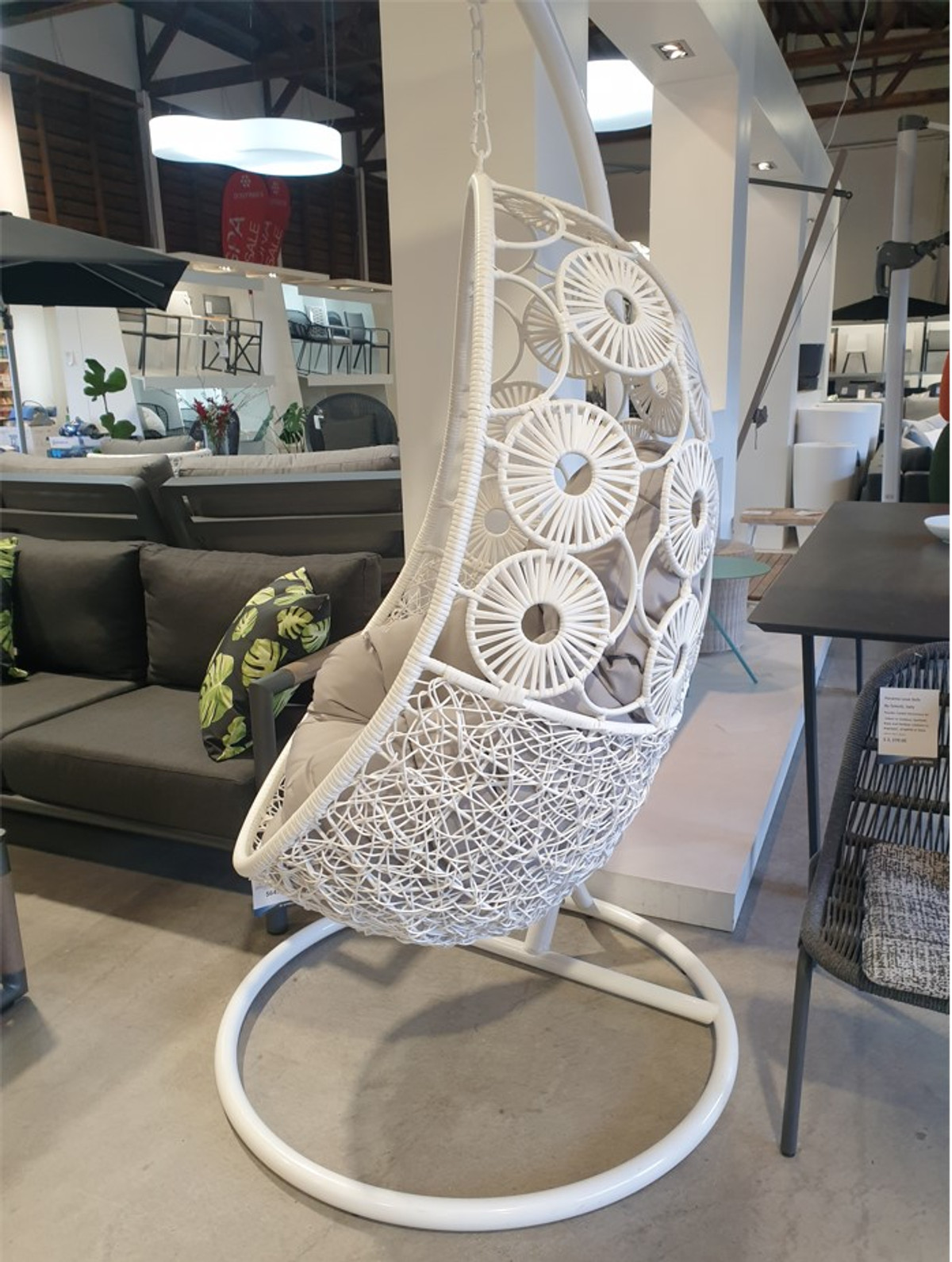 BLOOM Outdoor Hanging Egg Chair with frame White