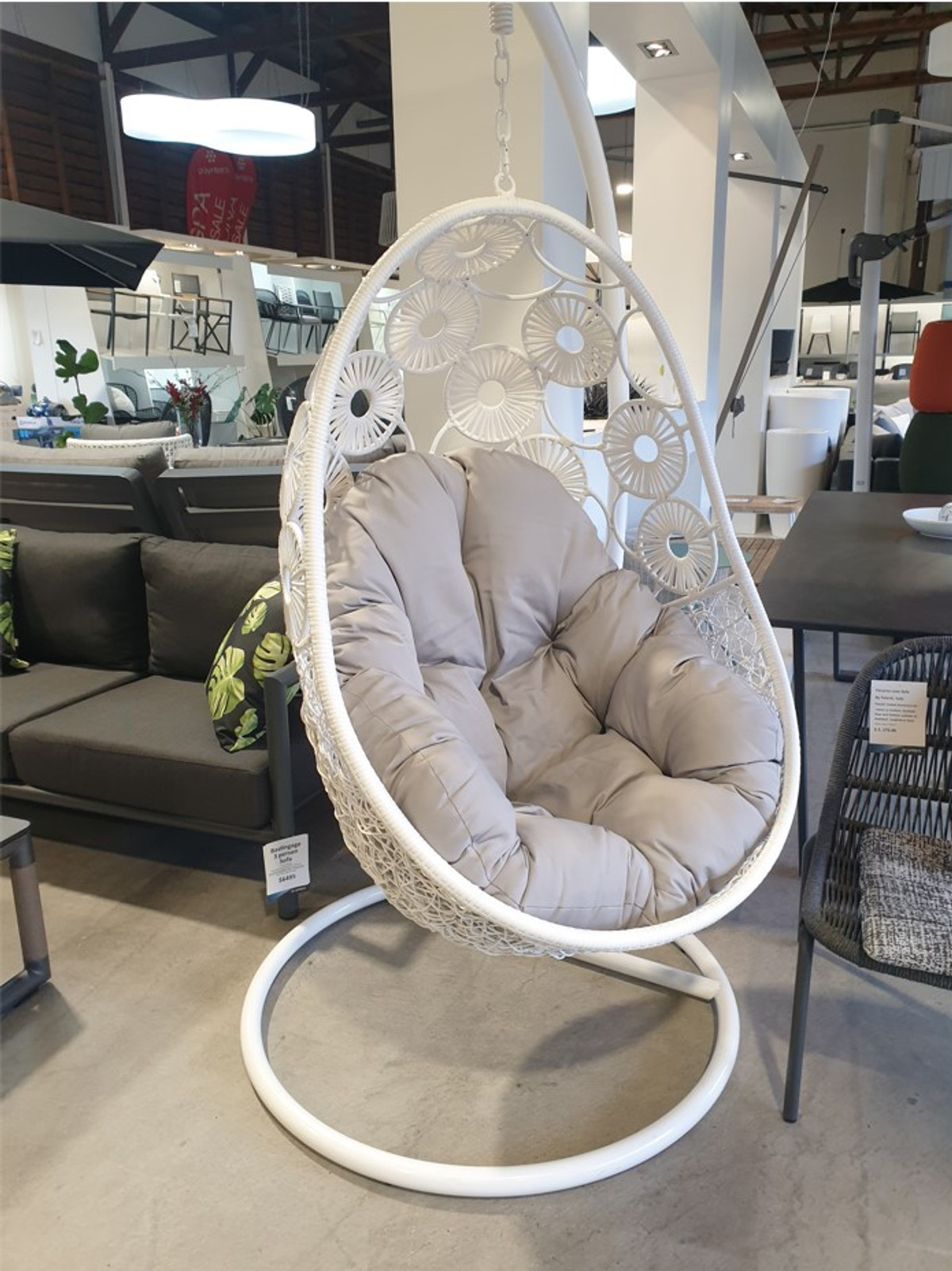 BLOOM Outdoor Hanging Egg Chair with frame White