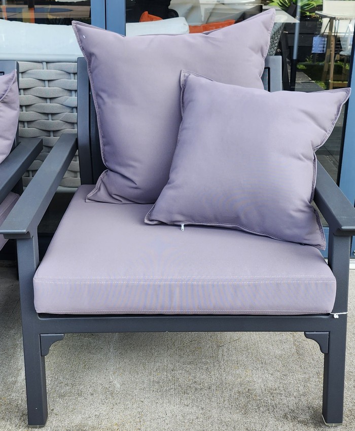 Maiori CLASSIQUE outdoor lounging chair in Charcoal
*Indicative of true colour of cushions and squabs