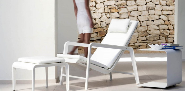 Mirthe outdoor footrest by Tribu