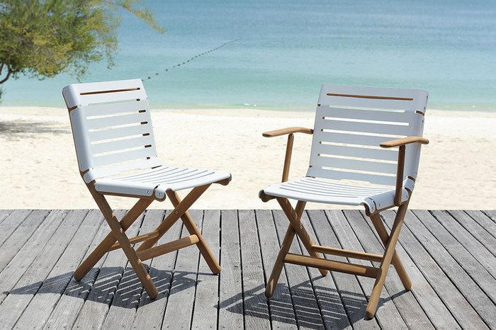 AT800 Folding Dining Arm Chair - white powder coated aluminium and teak
AT800 Dining Side Chair - white powder coated aluminium and teak - in situ