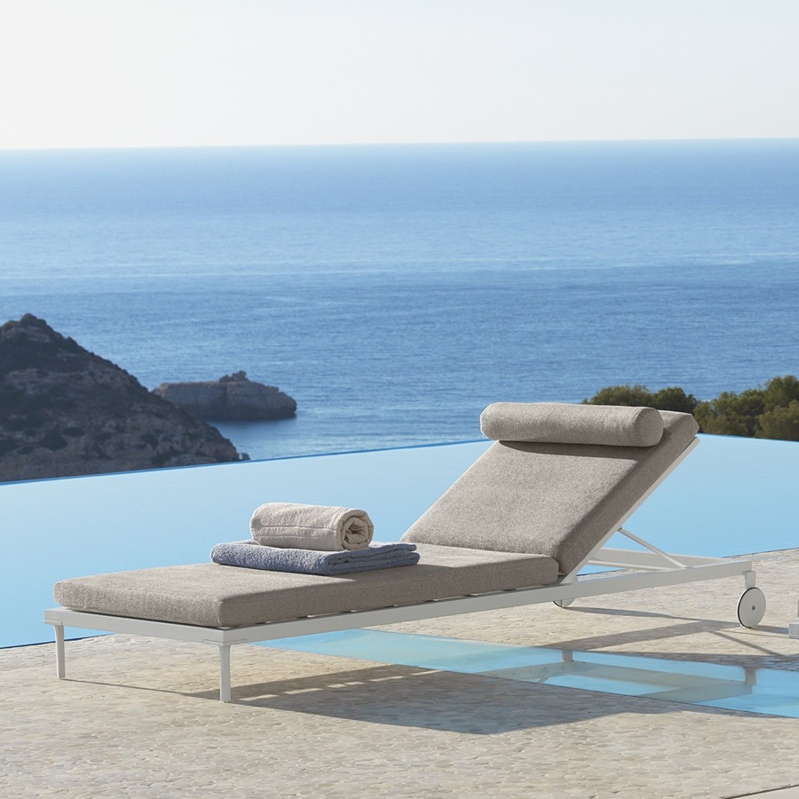 Ambient view Cleo Alu sun lounger by Talenti in White finish