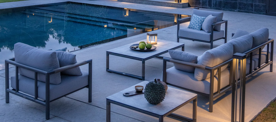 Bastingage setting, with light grey Sunbrella cushions, provide a nice contrast to the aluminium Space Grey frame colour,  covers are manufactured in NZ so you can request your preferred Sunbrella colour as long as it is available !