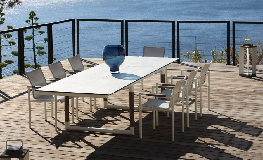 Bastingage outdoor extension table by Les Jardins with white frame and faux concrete beton HPL top - shown with matching Bastingage dining chairs
Picture shows table fully extended (210cm closed, 315cm open)