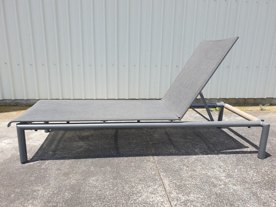 Bastingage batyline mesh and aluminium frame sun lounger by les Jardins with teak accent
