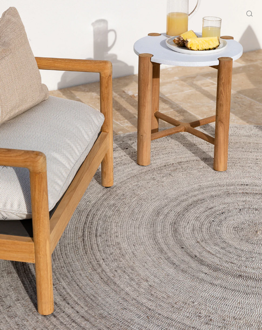 MORNINGTON Outdoor Rug - 210mm diameter
Colour: Sand
In situ - outdoors