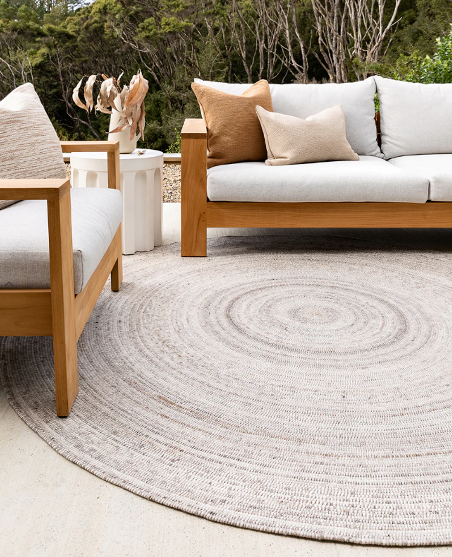 MORNINGTON Outdoor Rug - 210mm diameter
Colour: Sand
In situ - outdoors