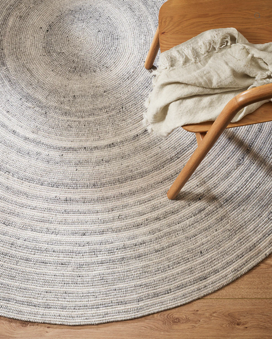 MORNINGTON Outdoor Rug - 210mm diameter
Colour: Pumice
In situ - indoors with wooden flooring