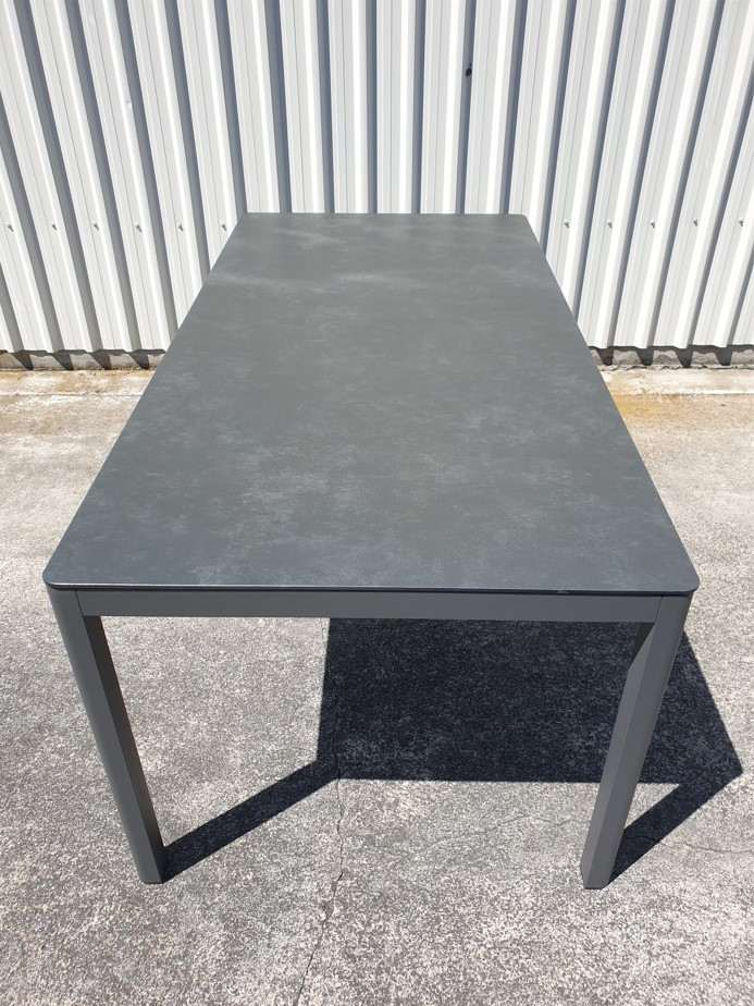 End view of Club outdoor table with dark grey aluminium frame and faux slate top