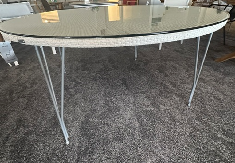 Jupiter 1.5m Diameter  table in White, as displayed