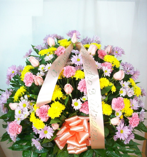 Colors and flowers vary by seasons. 