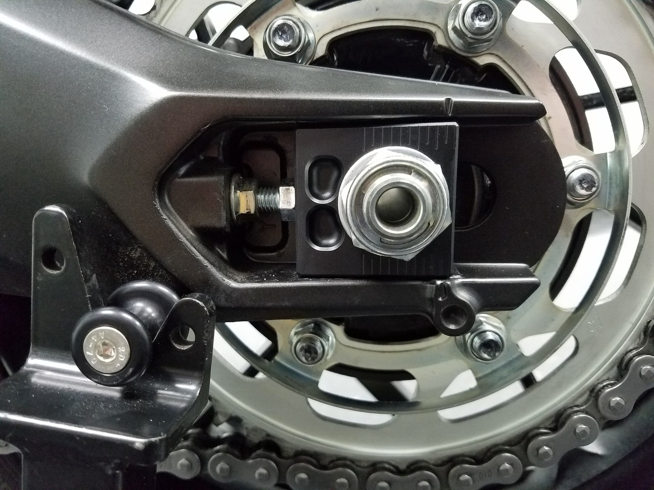 Yamaha FZ09MT-09 Fender Eliminator Chain Block Kit