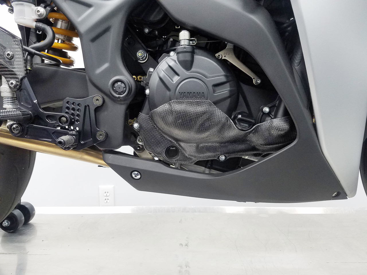 Yamaha R3 Carbon and Kevlar Moto America approved Right Side Clutch