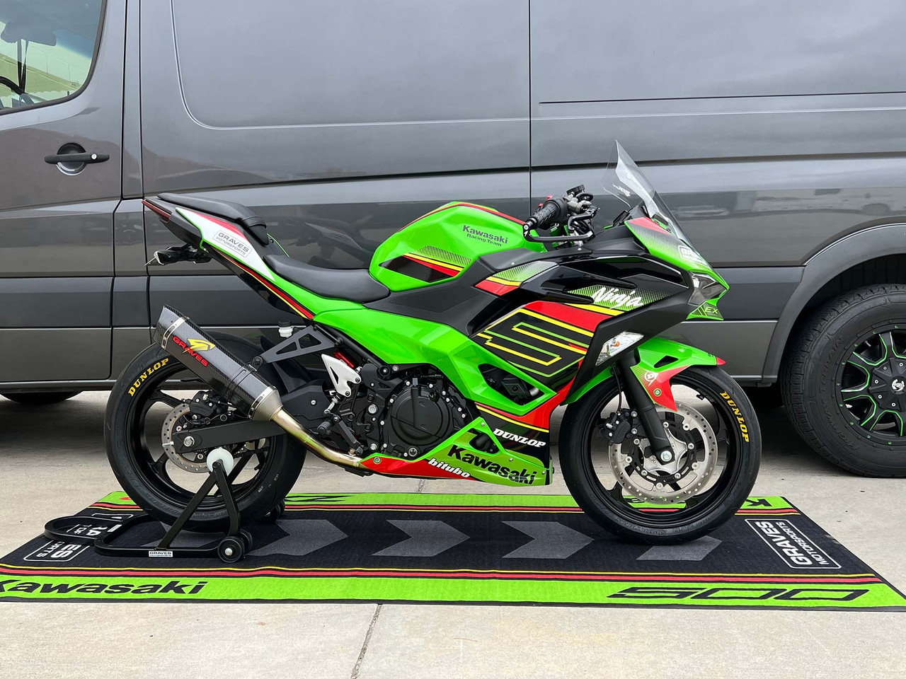 に Graves Kawasaki Ninja 500 Bike Mat - Green