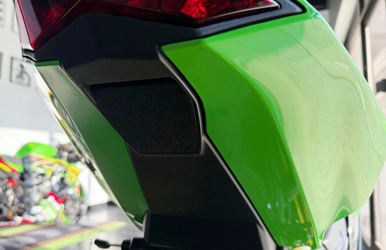 Kawasaki ZX-4RR ZX-4R Fender Cover - Black - Graves Motorsports