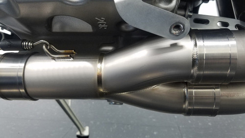 Graves Motorsports Yamaha R1 Full Titanium Exhaust System with Carbon 200mm Silencer