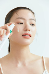 Display the AXIS-Y Dark Spot Correcting Glow Serum 1.69 oz