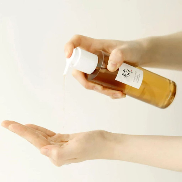 Lightweight oil texture of Beauty of Joseon Ginseng Cleansing Oil