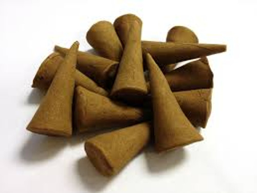 Smell Me Hand Dipped Incense Cones (cone 000032) - Hand Dipped Cone Incense crafted to have a rich texture and give a awesome scent. Altering the environment through scent encourages relaxation, allowing space for the creative mind to amplify. Our fragrance cones are sold in quantities of 10 per pack. 