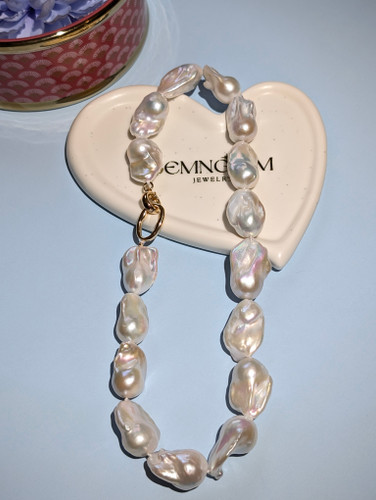 Graceful Glow Baroque Necklace