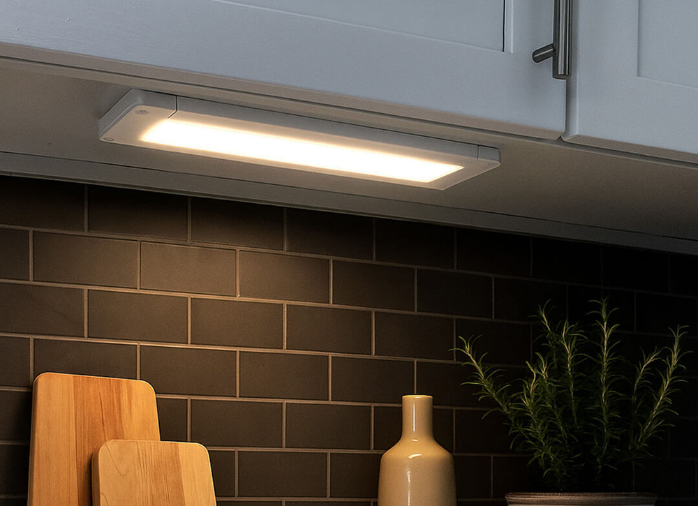 Ultra Thin Dimmable LED Cabinet Light Shown Illuminated with 10" Length